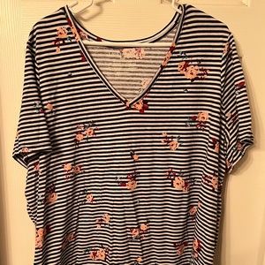 Lane Bryant 22/24 V Neck Tshirt